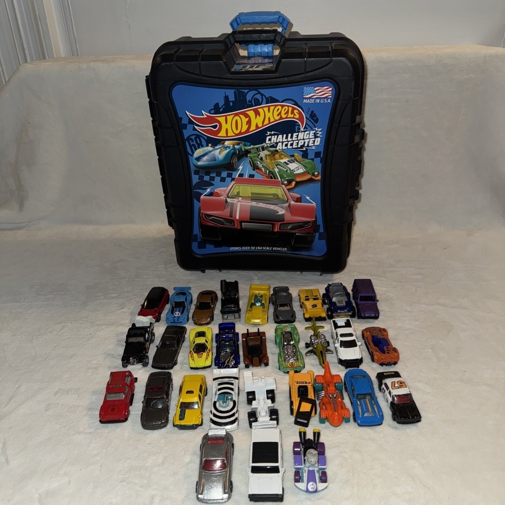 Big HOT WHEELS Lot Rolling 110 Car Carry Case With Mix Of 30 Vehicles